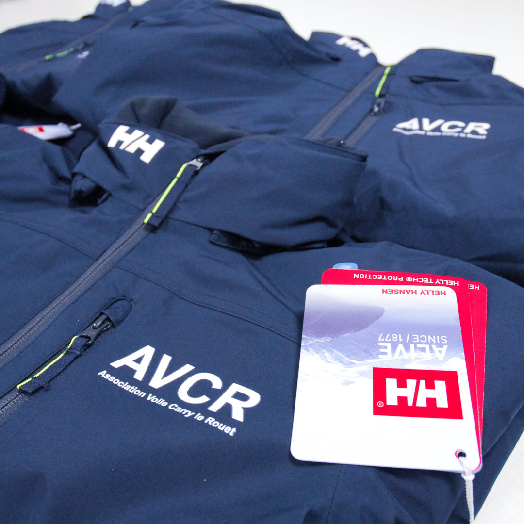 S&eacute;rigraphie association de voile Carry le Rouet sur coupe vent Helly Hansen blueu marine